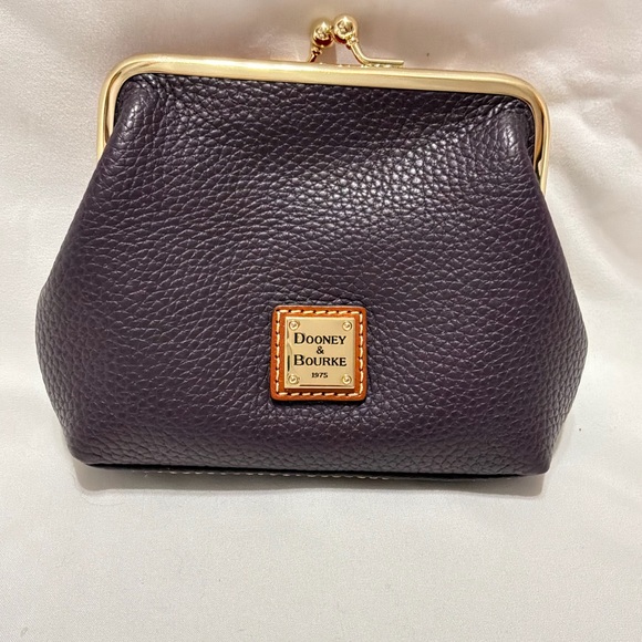 EUC Dooney & Bourke Pebble Grain Large Kisslock Coin Purse